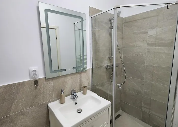 Apartment Center -a *